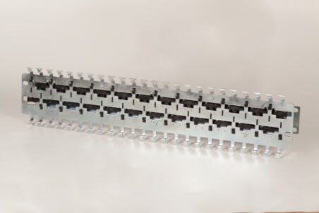 Panneau de maintien pour montage mural 19" de 24 coupleurs 37597.1